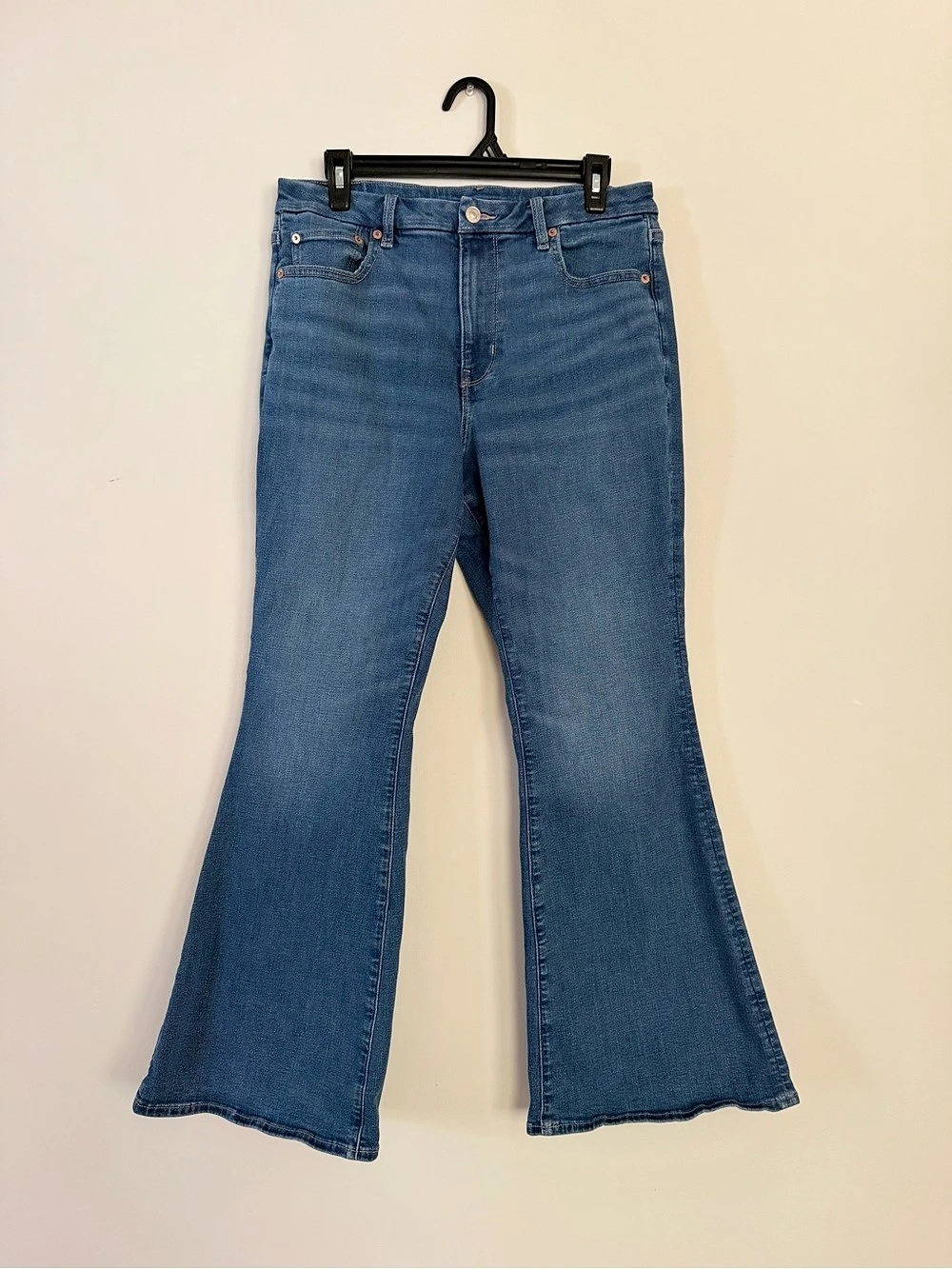 LIKE NEW American Eagle Curvy Super High-Rise Flare Jeans 12 SHORT
